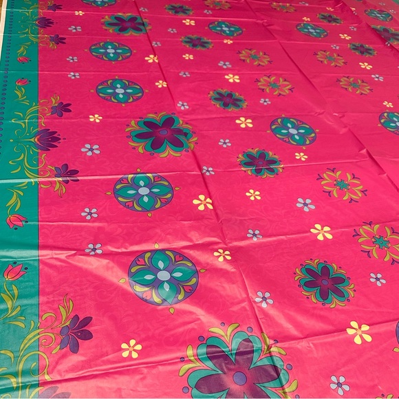 New Frozen Plastic Tablecover by DesignWare x 2 - Picture 3 of 5